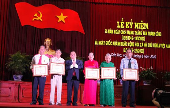 Phát triển nhanh và đồng bộ hạ tầng kinh tế xã hội