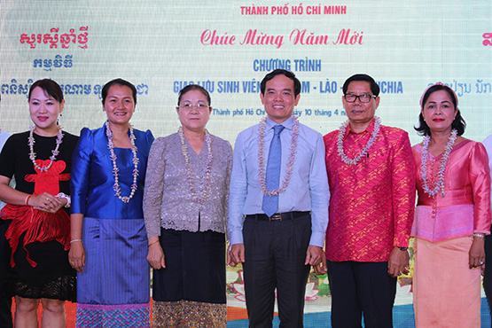 Lãnh đạo TP.HCM: Thăm, chúc Tết Sinh Viên Lào, Campuchia