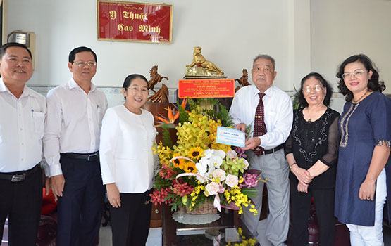 Tri ân và thăm hỏi đội ngũ y, bác sĩ