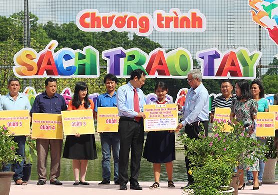 Quyên góp hơn 16 ngàn bộ SGK cho HS vùng sâu vùng xa