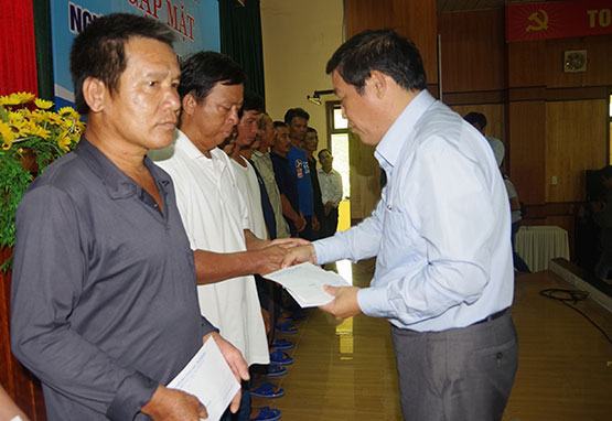 Tiếp tục tìm kiếm ngư dân chìm tàu ở Trường Sa