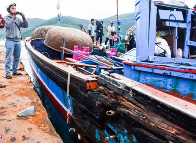 10 ngư dân bị nạn trên biển về đất liền an toàn