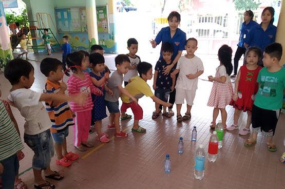 Giữ trẻ trong thời gian nghỉ chống dịch: Sẽ bị xử phạt, rút giấy phép