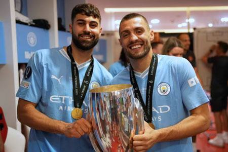 Giành danh hiệu ngay khi gia nhập, tân binh trăm triệu của Man City bày tỏ sự biết ơn