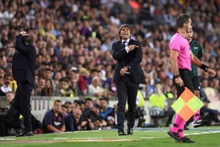 Inter thất bại, Conte đổ lỗi trọng tài ưu ái Barca