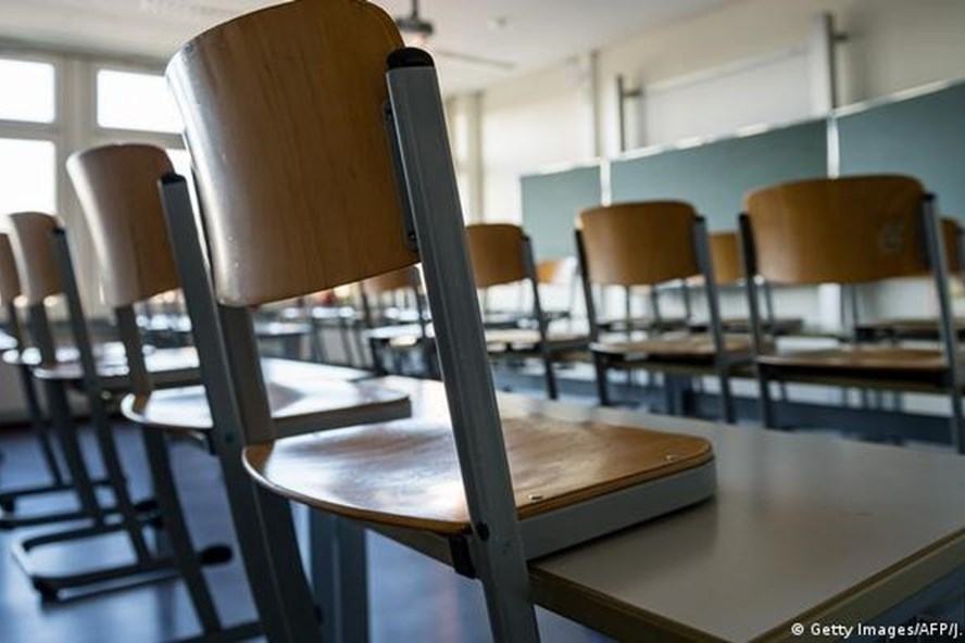 Mỹ hoãn mở cửa trường học, tỉ lệ dương tính SARS-CoV-2 ở New York lên 33%