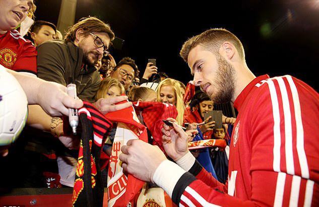 De Gea đồng ý ở lại MU, thủ môn lương cao nhất Thế giới