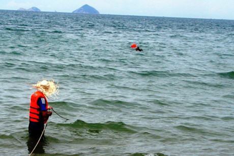 Quảng Ngãi: 4 ngư dân rơi xuống biển mất tích