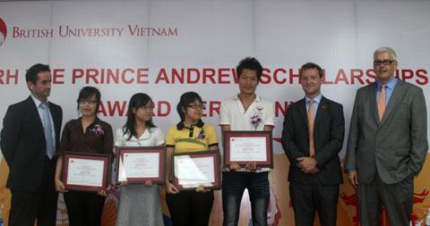 4 thí sinh giành 122.000 USD học bổng Hoàng tử Andrew