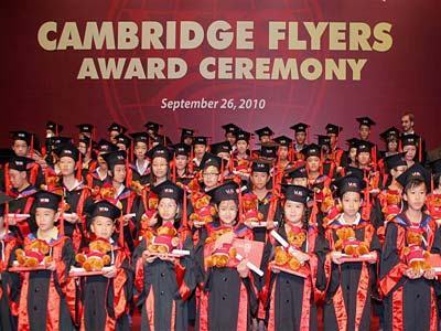 408 học sinh đạt chứng chỉ Cambridge Flyers