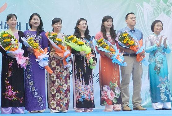 Kỷ niệm 37 năm Ngày Nhà giáo Việt Nam: Những nhà giáo dành cả đời cho học sinh