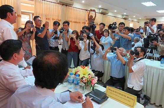 Bị phạt 90 triệu đồng do đổi 100 USD: Ông Nguyễn Cà Rê có thể được giảm, miễn tiền phạt