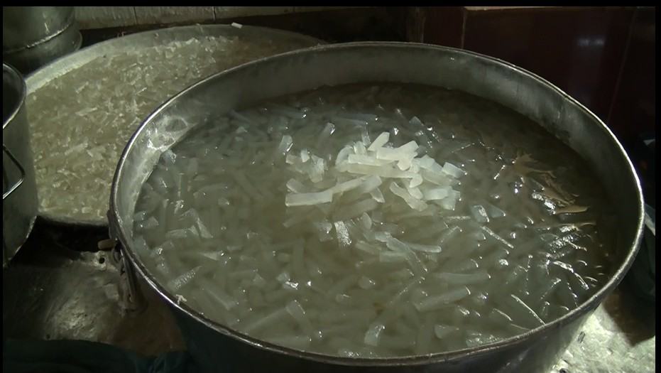 Phát hiện cơ sở dùng hóa chất để tẩy trắng mứt Tết