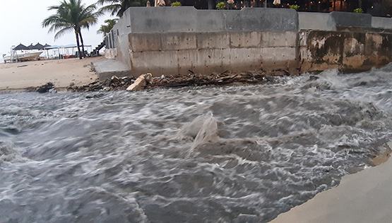 Đà Nẵng: Nhức nhối nạn khách sạn, nhà hàng xả thải