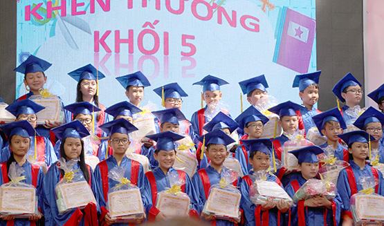 Khen, thưởng cuối năm: Không hẳn là sự đánh đồng, chạy thành tích