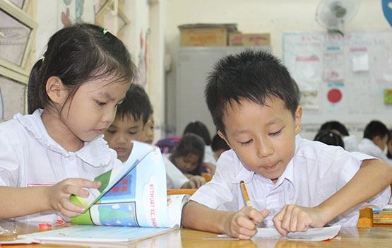 Trẻ vào lớp 1: Đừng tạo quá nhiều áp lực