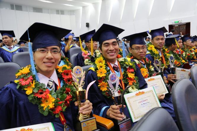 Trao bằng cho 452 tiến sĩ, thạc sĩ