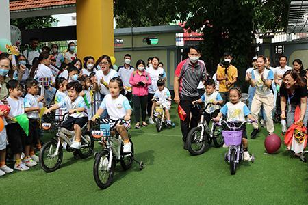 Học sinh mầm non kết thúc năm học cuối tháng 7: “Đổi gió” để hút trẻ đến trường