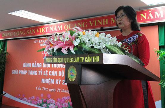 Phụ nữ làm trong lĩnh vực chính trị còn ít