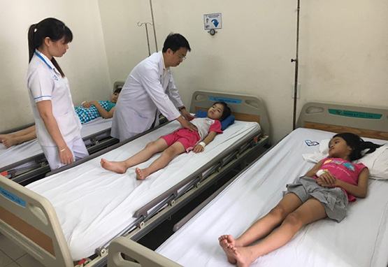 61 học sinh nhập viện sau bữa ăn trưa