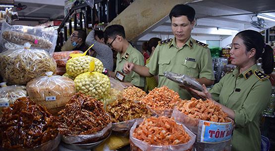 Kiểm soát hàng hóa, bình ổn thị trường Tết