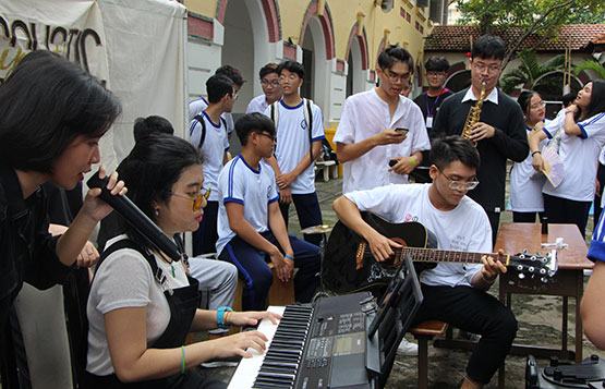 Học sinh lớp 10: Làm gì để không bị “sốc”