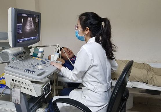 Khám, tầm soát sức khỏe cho sinh viên Lào, Campuchia