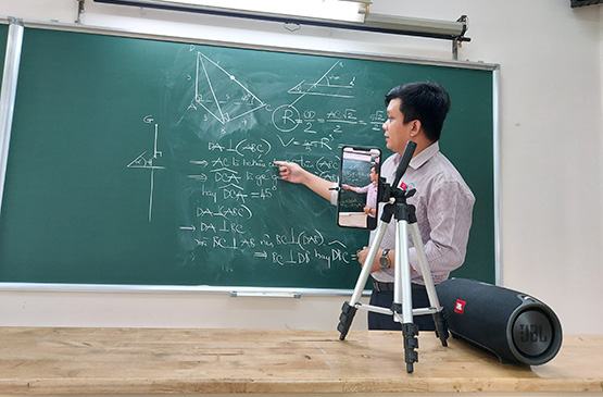 Công nhận dạy học trực tuyến: Cơ sở để giáo viên, học sinh nỗ lực học tập!