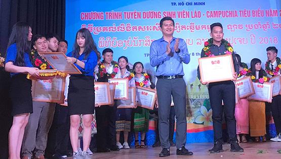 Tuyên dương 130 SV Lào, Campuchia tiêu biểu