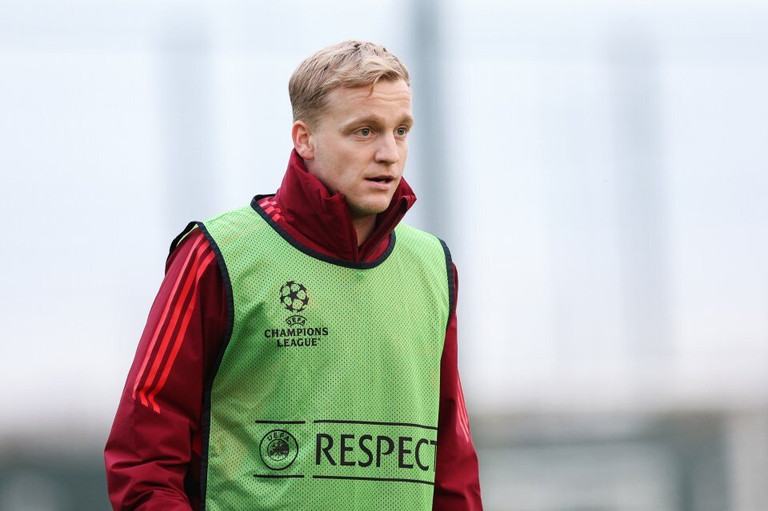 MU cắt lỗ thanh lý Van de Beek