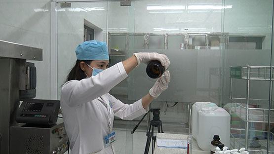 Nước rửa tay bán trên mạng: Thật giả lẫn lộn