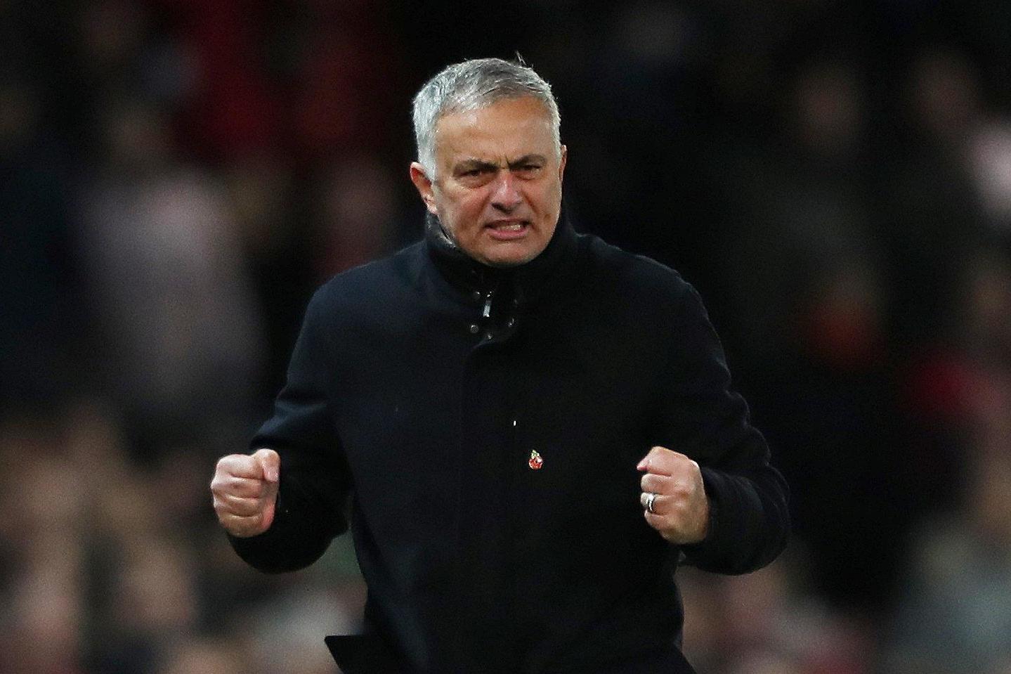 Mourinho có 100 triệu mua sắm trong tháng 1