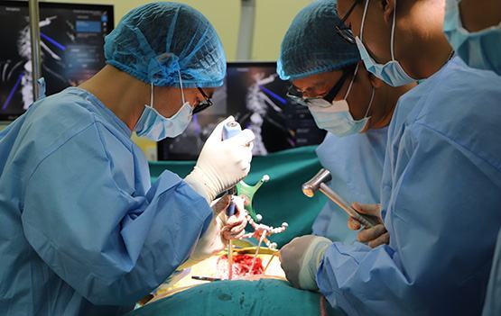 Nhiều học sinh bị cong, vẹo cột sống