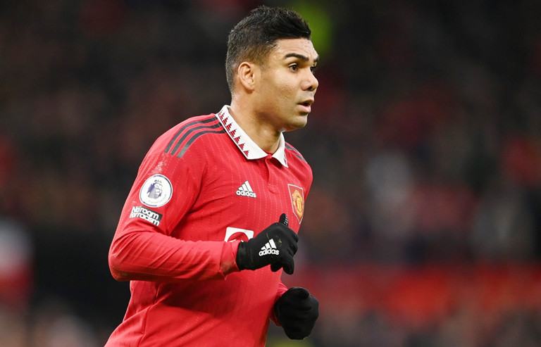 PSG muốn chiêu mộ Casemiro, MU mừng thầm