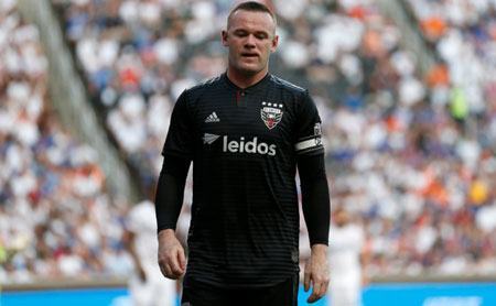 Rooney trên đường về Anh làm cầu thủ kiêm HLV