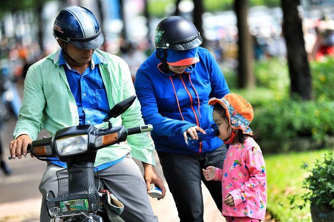 5 giờ kẹt xe do sập giàn giáo trước hầm Thủ Thiêm