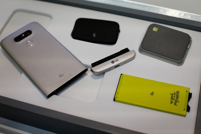 5 smartphone độc đáo nhất nửa đầu 2016