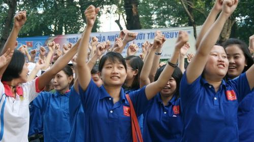 5.000 bạn trẻ đi bộ đồng hành “tiếp sức đến trường”