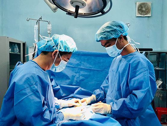 Cấp cứu khẩn cứu “đời trai” của cậu bé 14 tuổi