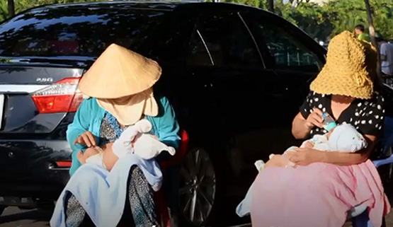 Tắm nắng chữa vàng da cho trẻ: Vừa sai lầm vừa nguy hiểm