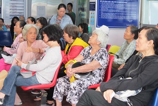 Sử dụng thẻ BHYT điện tử: Người bệnh bớt giấy này, thẻ nọ