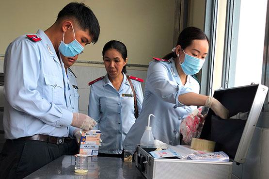 Bữa ăn công nhân tiềm ẩn nhiều nguy cơ