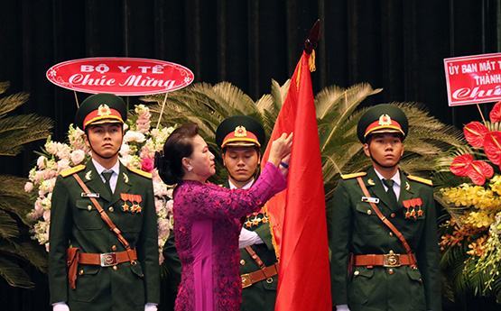 Những chiến sĩ áo trắng trên chiến trường “đỏ”