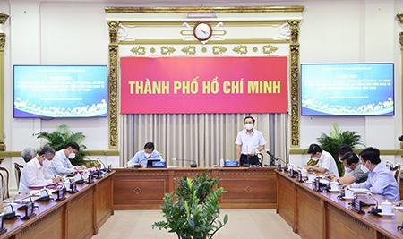 Kinh tế TP.HCM: Như “một người sau bạo bệnh đã đứng dậy bước tới”