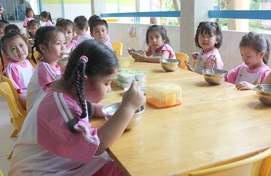 Bữa ăn bán trú: An toàn phải được đặt lên hàng đầu