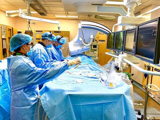 Nhiều biến chứng từ hẹp van động mạch chủ