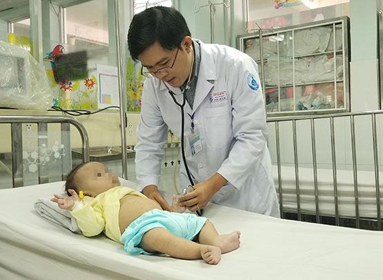 Cứu sống bé 7 tháng tuổi bị rối loạn nhịp