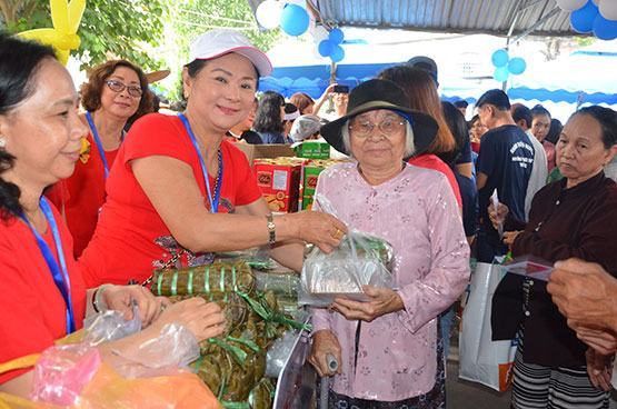 Ấm lòng với “phiên chợ 0 đồng”