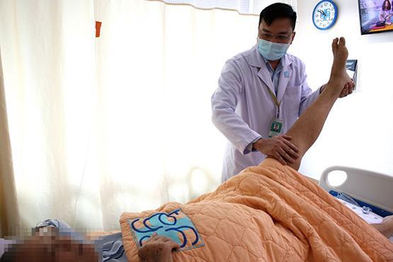 Liệt hai chân do thói quen cắt lể