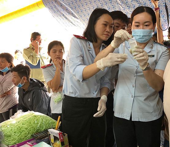TP.HCM: Ra quân kiểm tra thực phẩm Tết